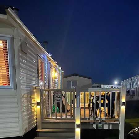 Calypso Hot Tub Breaks Tattershall Lakes Pet Friendly Kültér fotó