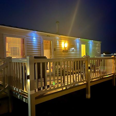 Calypso Hot Tub Breaks Tattershall Lakes Pet Friendly Kültér fotó