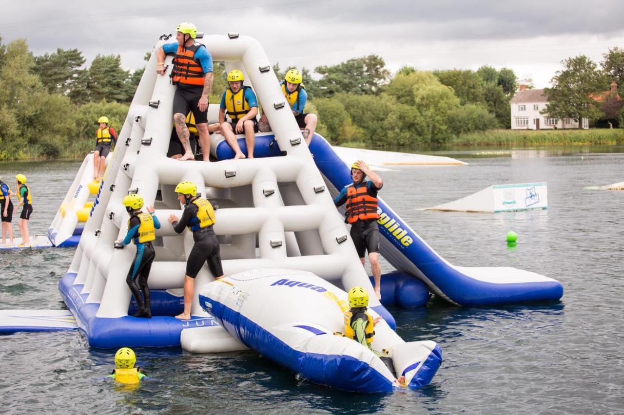 Calypso Hot Tub Breaks Tattershall Lakes Pet Friendly Kültér fotó