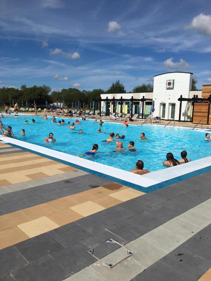 Calypso Hot Tub Breaks Tattershall Lakes Pet Friendly Kültér fotó