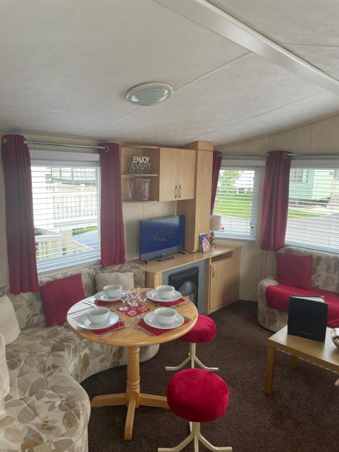 Calypso Hot Tub Breaks Tattershall Lakes Pet Friendly Kültér fotó