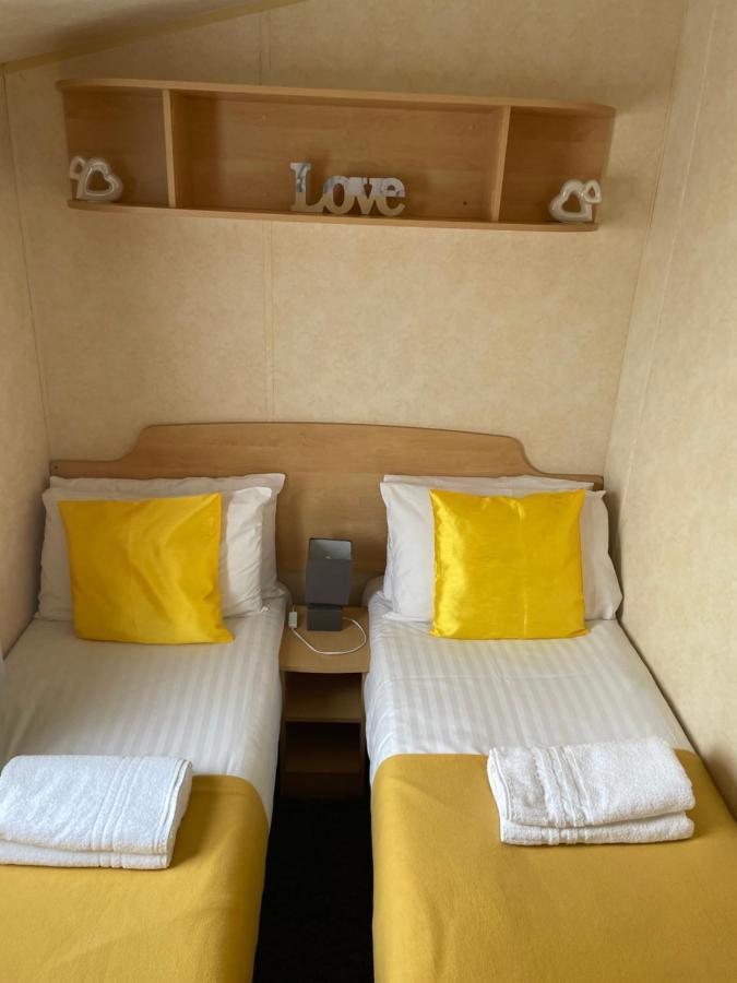 Calypso Hot Tub Breaks Tattershall Lakes Pet Friendly Kültér fotó