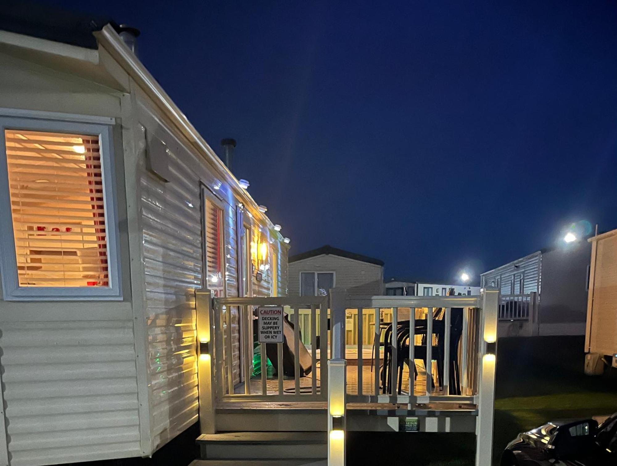 Calypso Hot Tub Breaks Tattershall Lakes Pet Friendly Kültér fotó