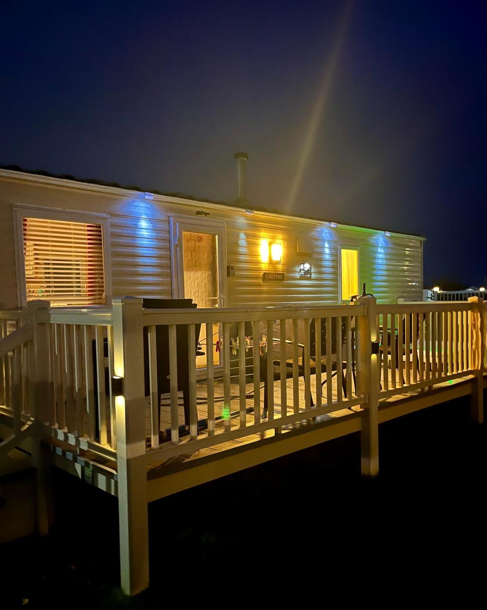 Calypso Hot Tub Breaks Tattershall Lakes Pet Friendly Kültér fotó
